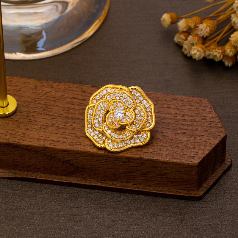 French exquisite three-dimensional zircon camellia shape brooch, simple and elegant fashion design, high-end pin brooch