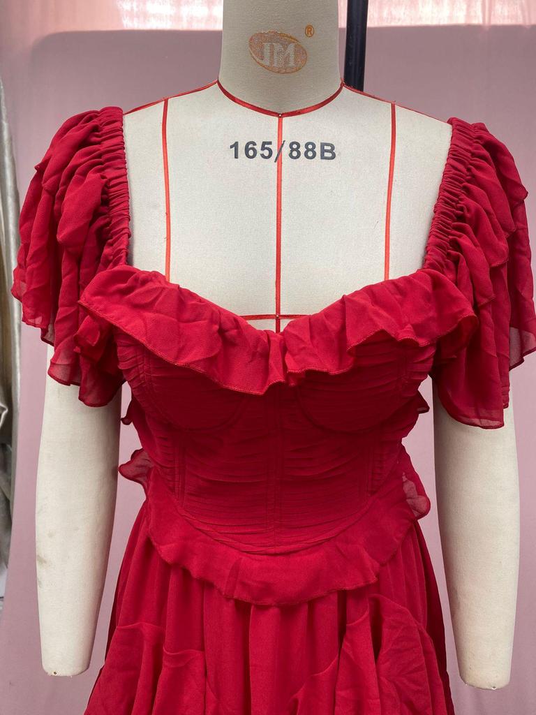 Праздничное платье с открытой спиной и оборками в европейском и американском стиле 2025 г.