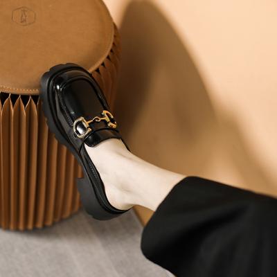 Кожаные шлепанцы с пряжкой в виде лошади, женские, летние, модные, на толстом каблуке, на толстой подошве, крутые шлепанцы, обувь с закрытым носком на одном ремешке