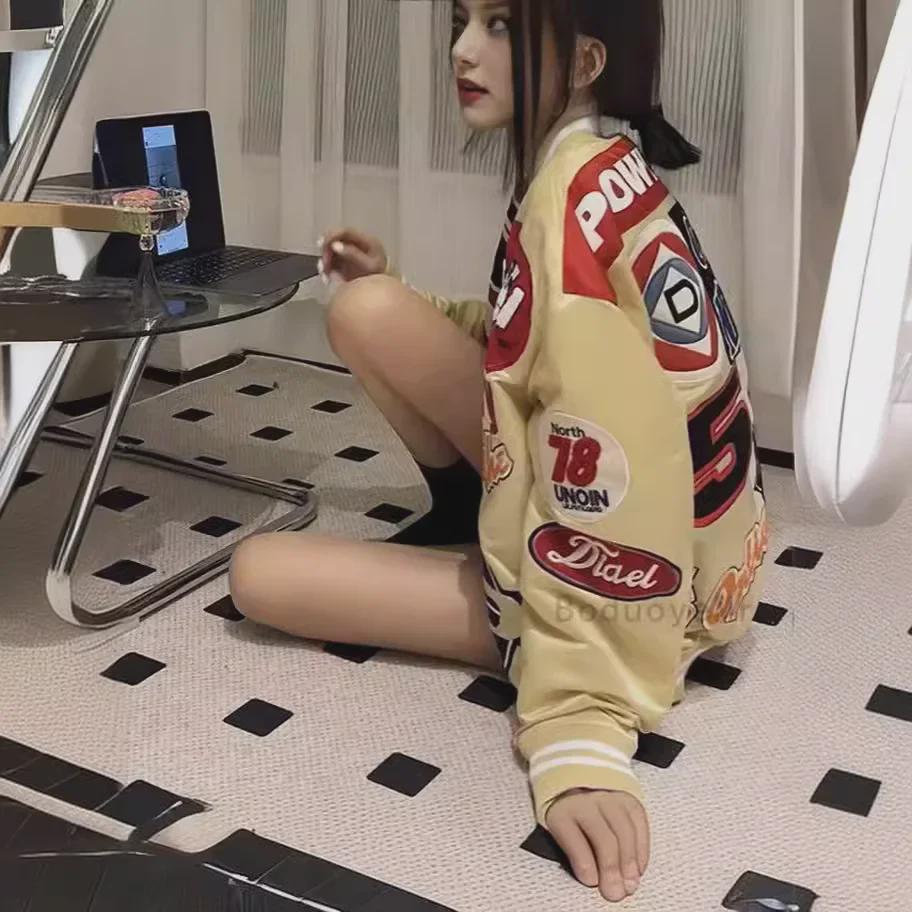 Бейсбольная куртка в стиле хип-хоп от Park Jae-Bum & Wang Jiaer: Свободный крой, тяжелая вышивка, модный унисекс-дизайн