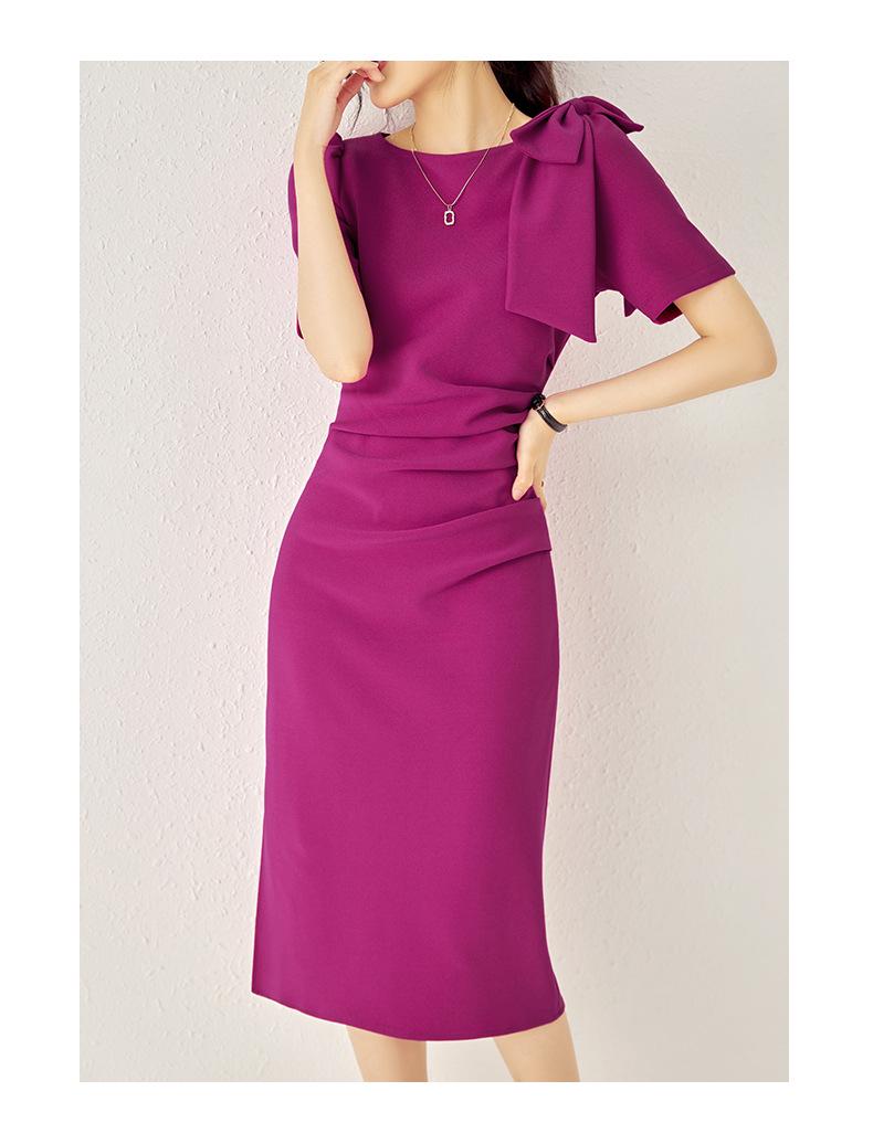 Элегантное платье с круглым вырезом, бантом и плиссировкой