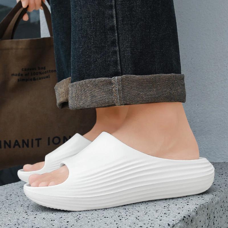 Модные летние трендовые мужские тапочки, нескользящие сандалии, толстая мягкая домашняя обувь на платформе, для душа и ванной, повседневная обувь