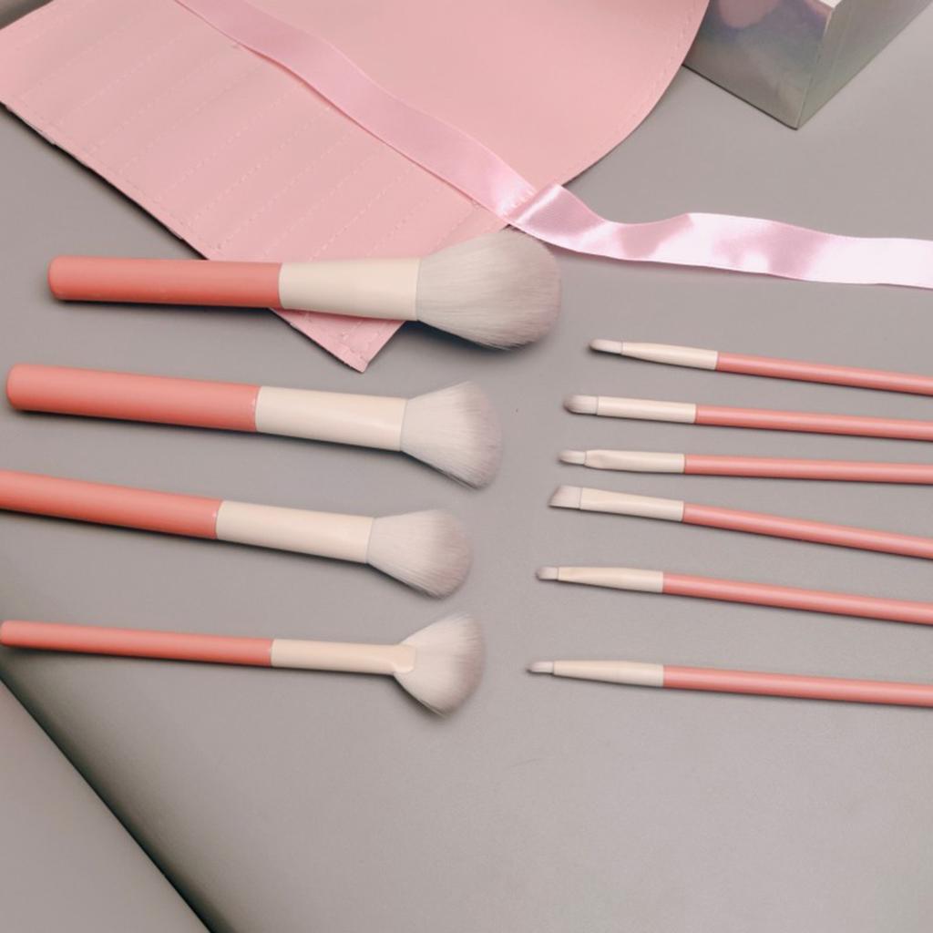 Holiday Series Makeup Brushes 12 Soft Concealer, High-gloss Repair, Blush Powder, Eye Shadow Brush and Full Set of Raspberry Brushes.