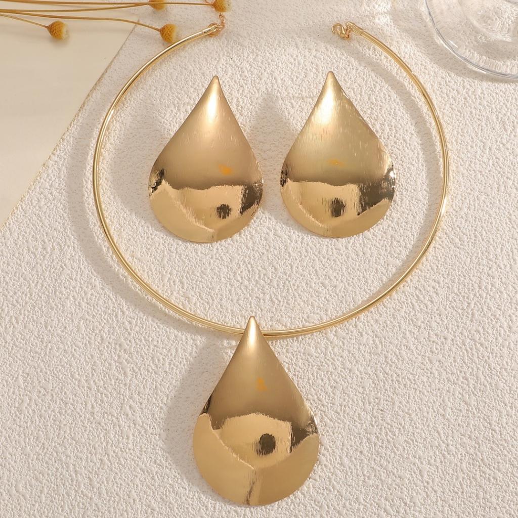European and American design minimalist and fashionable water drop collar earrings set women's light luxury high-end choker necklace