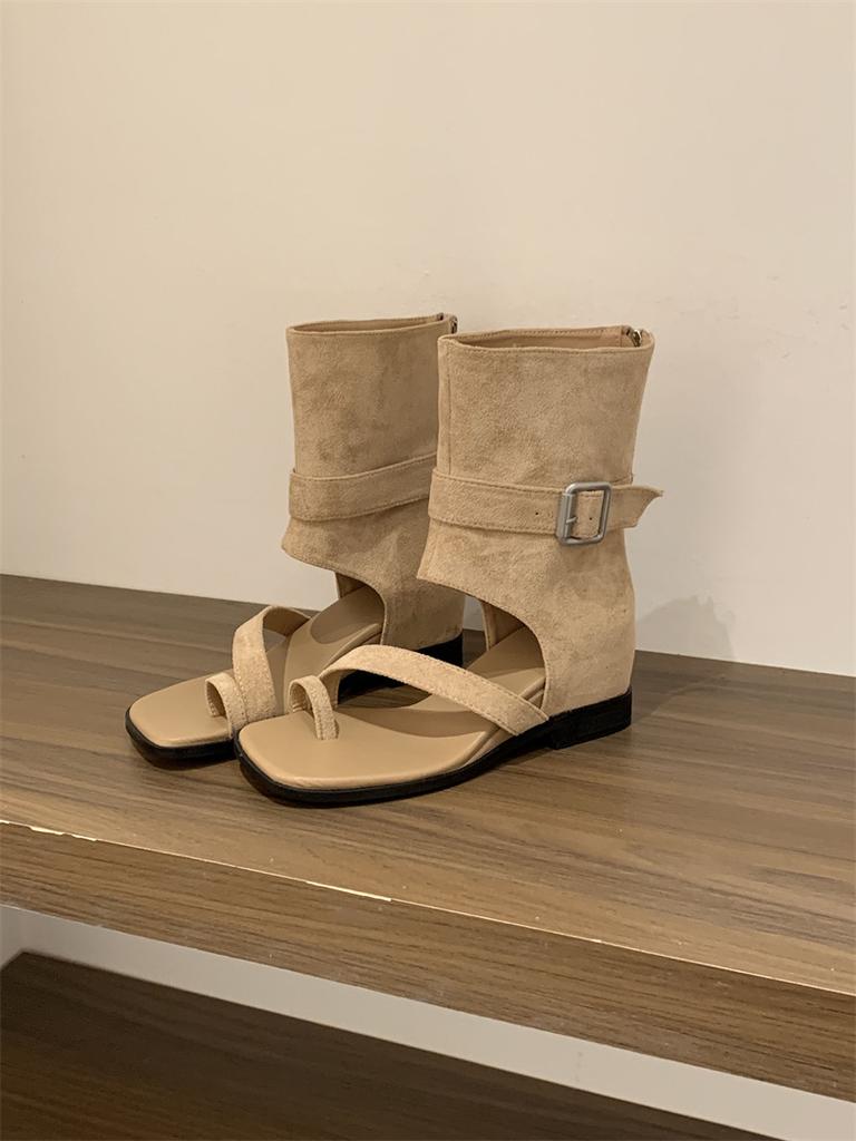 Летние ботинки на платформе женские тонкий клиновидный каблук короткие ботинки 2025 новые с закрытым носком римские полые ботинки с прохладным ворсом