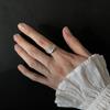 Серебряное кольцо с фианитами, вес изделия 4,18 гр (2207658)