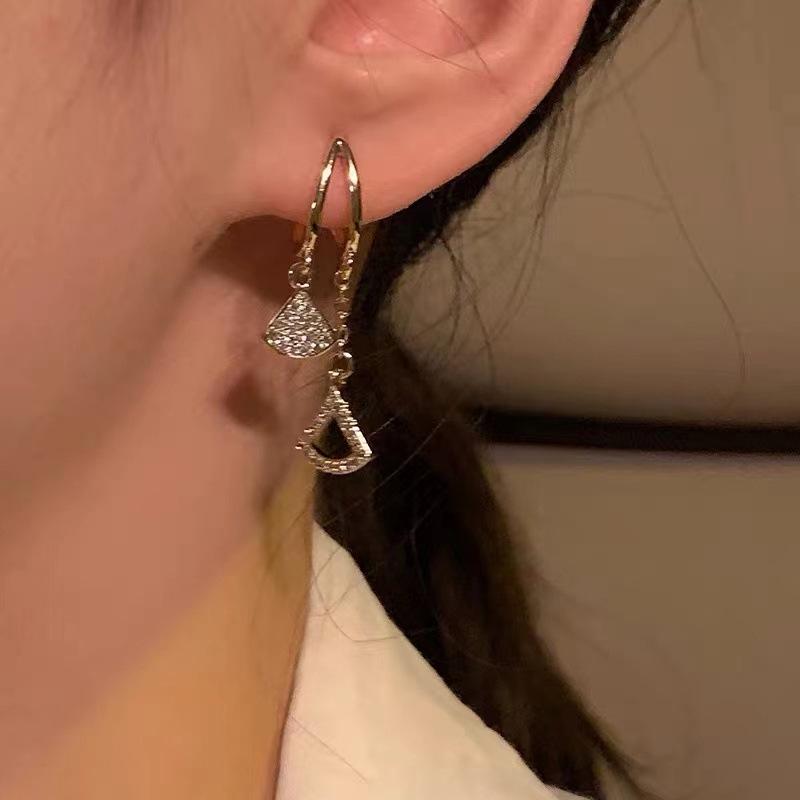 Трендовые клетчатые мозаичные серьги Осень/Зима 2025 для женщин