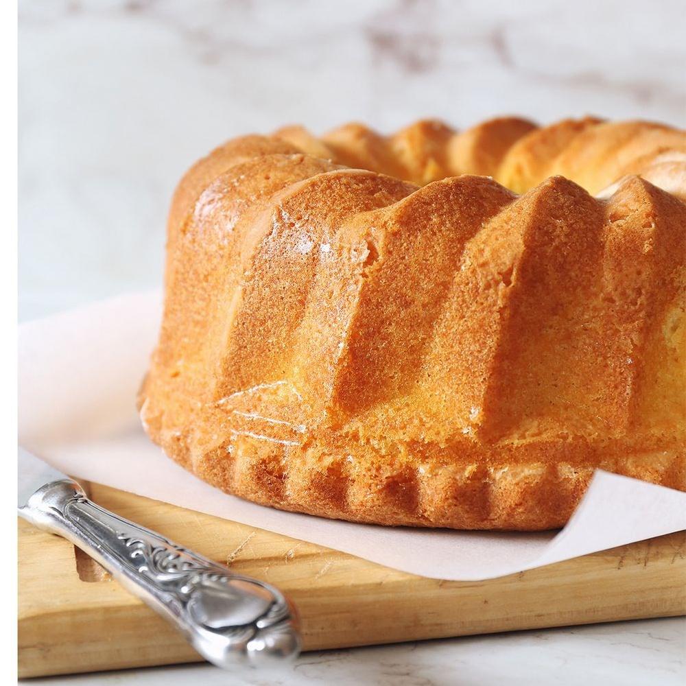 Orion Marissa Copper-Coated Aluminum Non-Stick Bundt and Babka Cake Pan with Chimney 24 cm