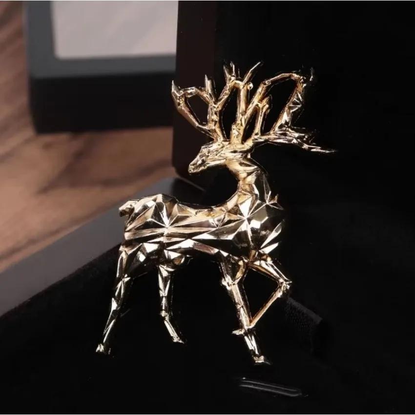 Creative 1 Pcs Mini Exquisite Golden Christmas Deer Animal Clothes Brooch Men And Women Clothing Hundred Matching Accessories