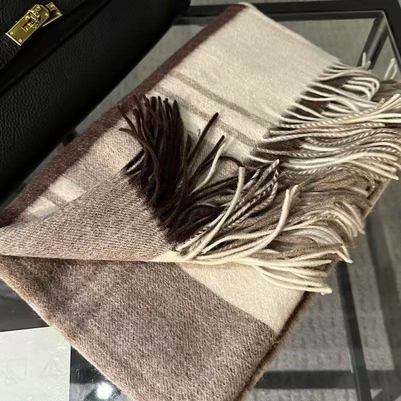 Classic British style plaid scarf women's winter Korean version versatile thickened and enlarged shawl dual-purpose student couple style circumference