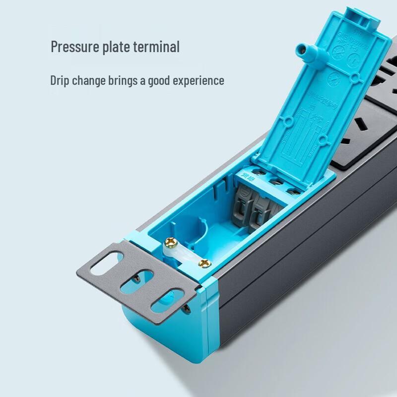 BULL PDU Industrial Power Strip with Leakage Protection CN plug (adapter included)