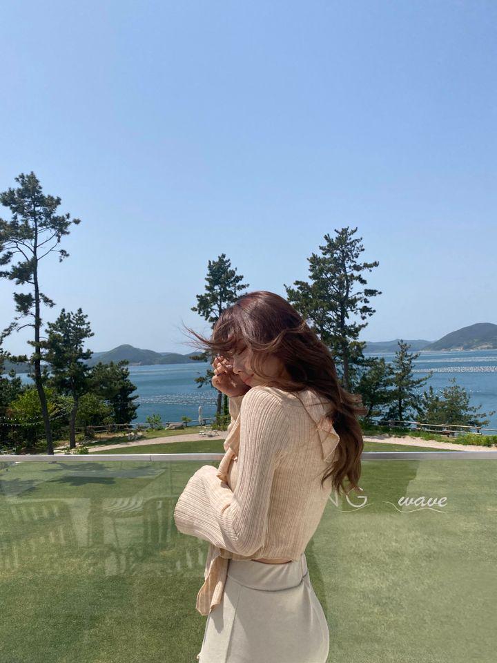 Топ в корейском стиле с воротником Питера Пэ, оборками и вырезами, рукава-колокола