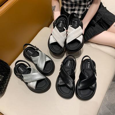 Модные женские босоножки на платформе со складками