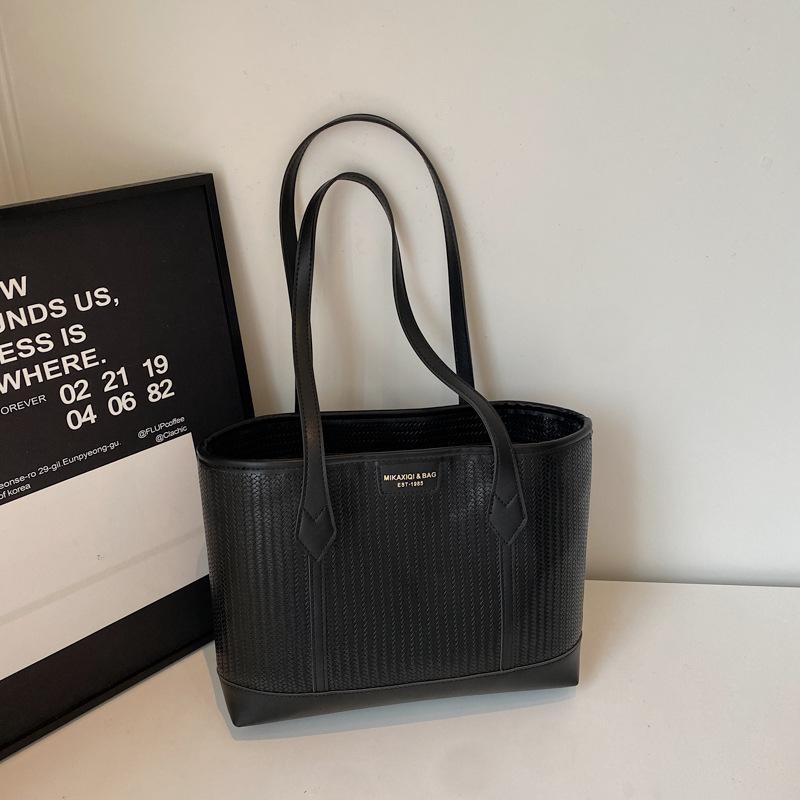 Сумка большой вместимости женская осенне-зимняя новая повседневная простая на плечо для поездок на работу портативная сумка-тоут