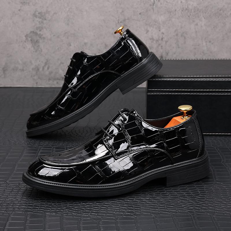 Fashion New Pointed Toe Beige Black Flats Metal Button Leather Shoes For Men Male Wedding Dress Prom Homecoming Shoes Zapatos Hombre