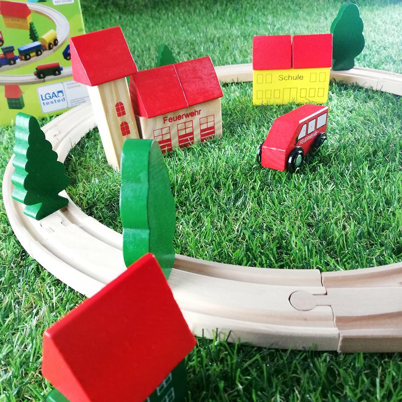 Деревянный поезд, набор железнодорожных вагонов, магнитный деревянный поезд + сцена + рельсы, детский сборный игрушечный вагончик, совместимый с рельсами PD75