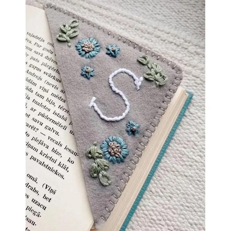 Personalized Hand Embroidered Corner Bookmarks Felt Triangle Markers Bookmarks Gifts For Reading Lovers YLE049