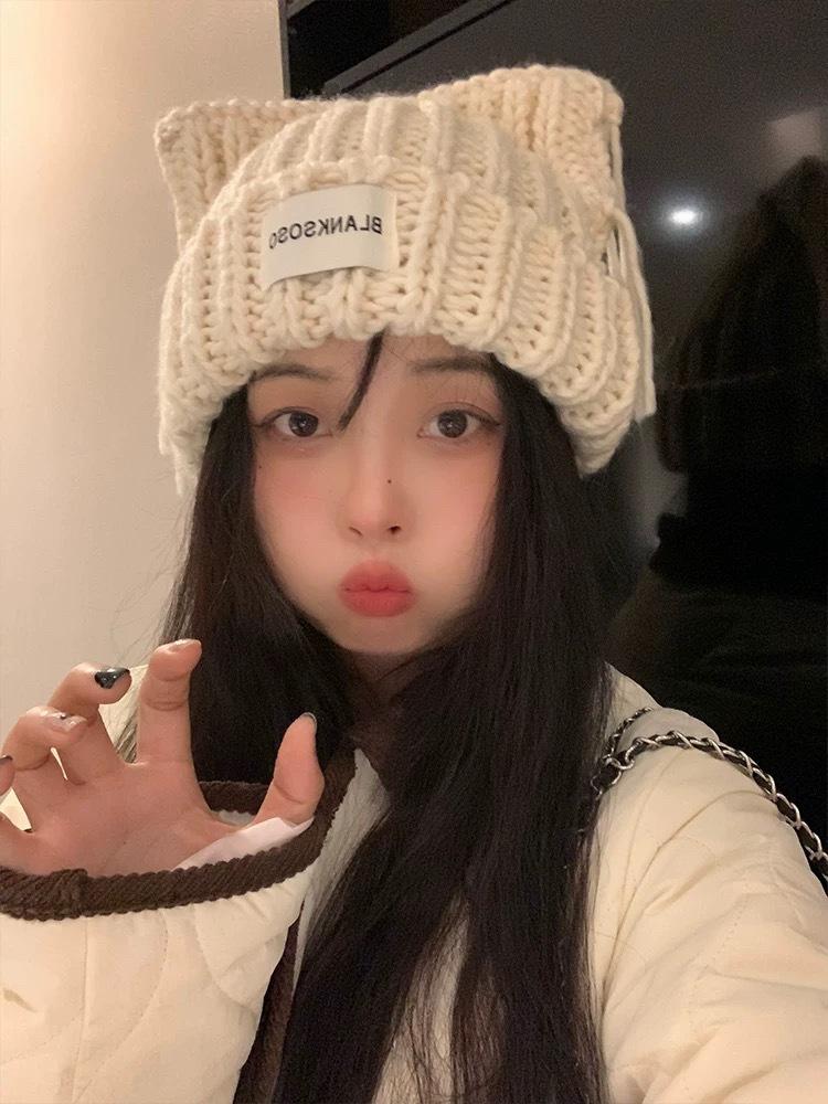 Шапка с кисточкой и кошачьими ушками для женщин на осень и зиму, теплая и милая, универсальная, модная, вязаная, от холода, для студентов на улице