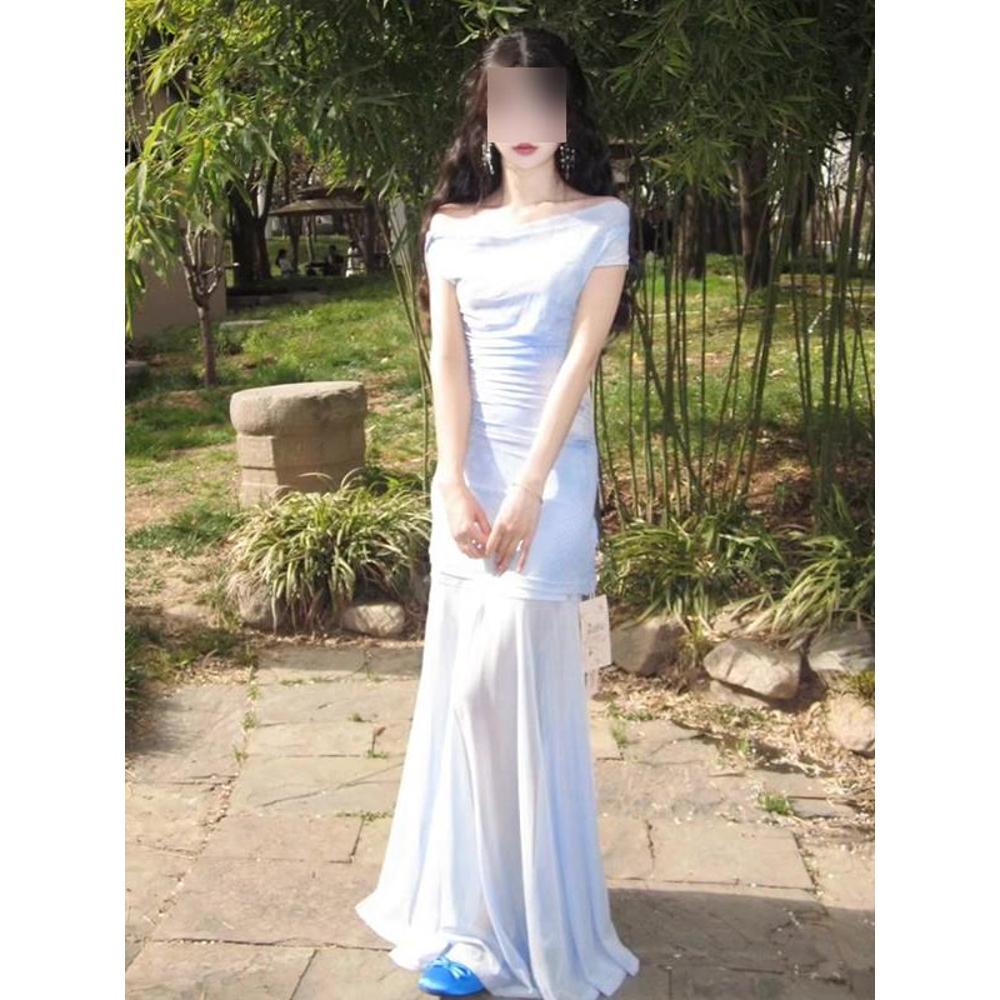 Приморский отпуск синее размытое цветочное платье на одно плечо сетчатая вставка темперамент талия прилегающее к бедрам юбка годе