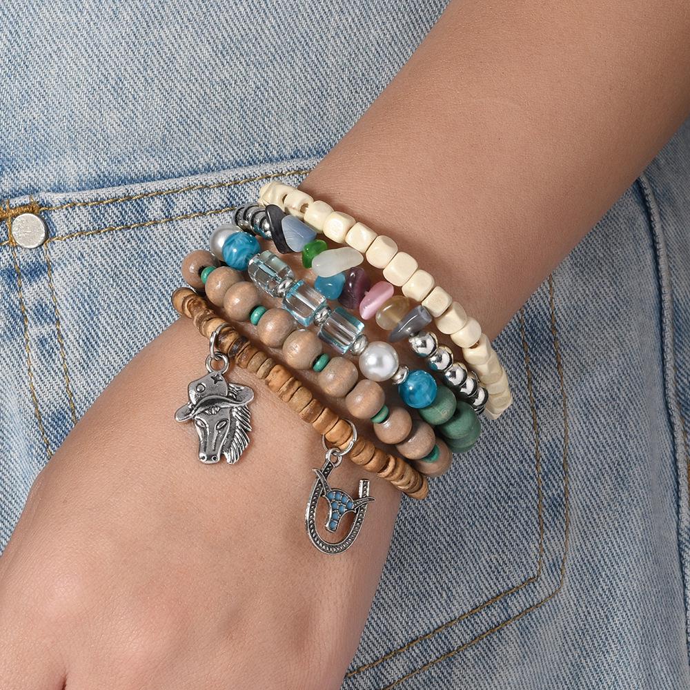 Богемный набор браслетов из кокосовых бусин и кулона-подвески в виде подковы из крошки - 5 штук