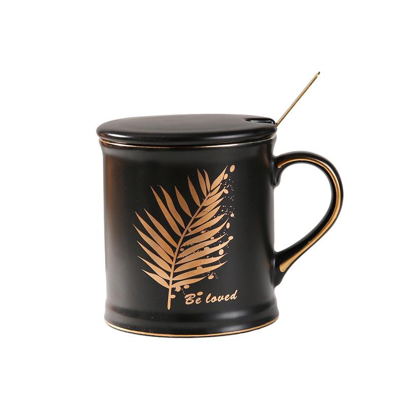 Легкая роскошь Матовая черно-белая кружка Керамический сувенир с крышкой ложкой Парная чашка для воды Бытовая керамическая чашка Подарочная коробка