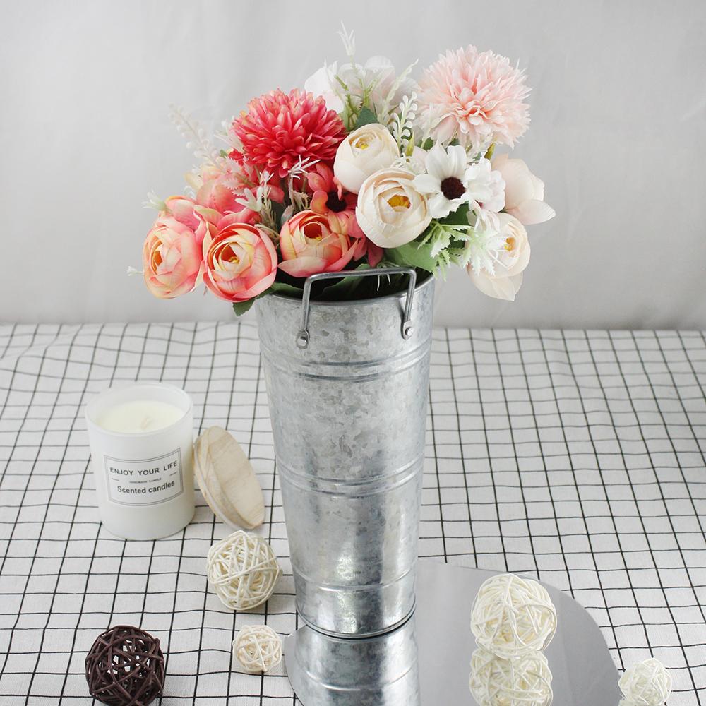 Набор из 3 предметов: простая кованая серебряная ваза и два высококачественных имитационных букета для украшения гостиной и столовой