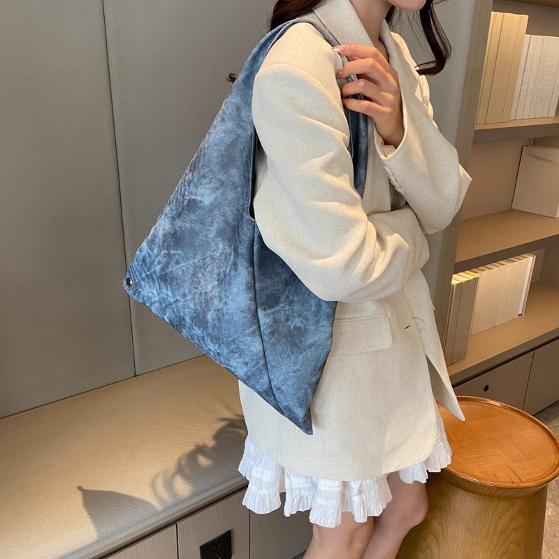 Вместительная сумка-шоппер через плечо в стиле ленивого ветра, нишевая, супермягкая, портативная, модная, мягкая сумка-подушка, женская