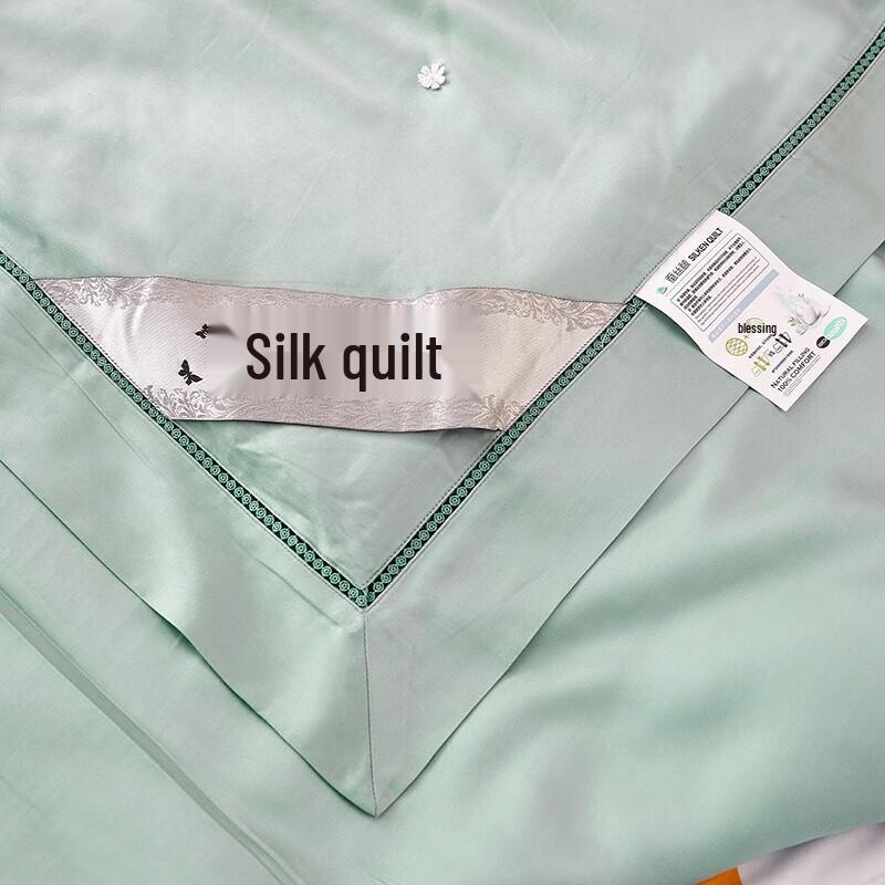 Bejirog BGM-BD209 Supreme Embroidered Silk Blend Quilt