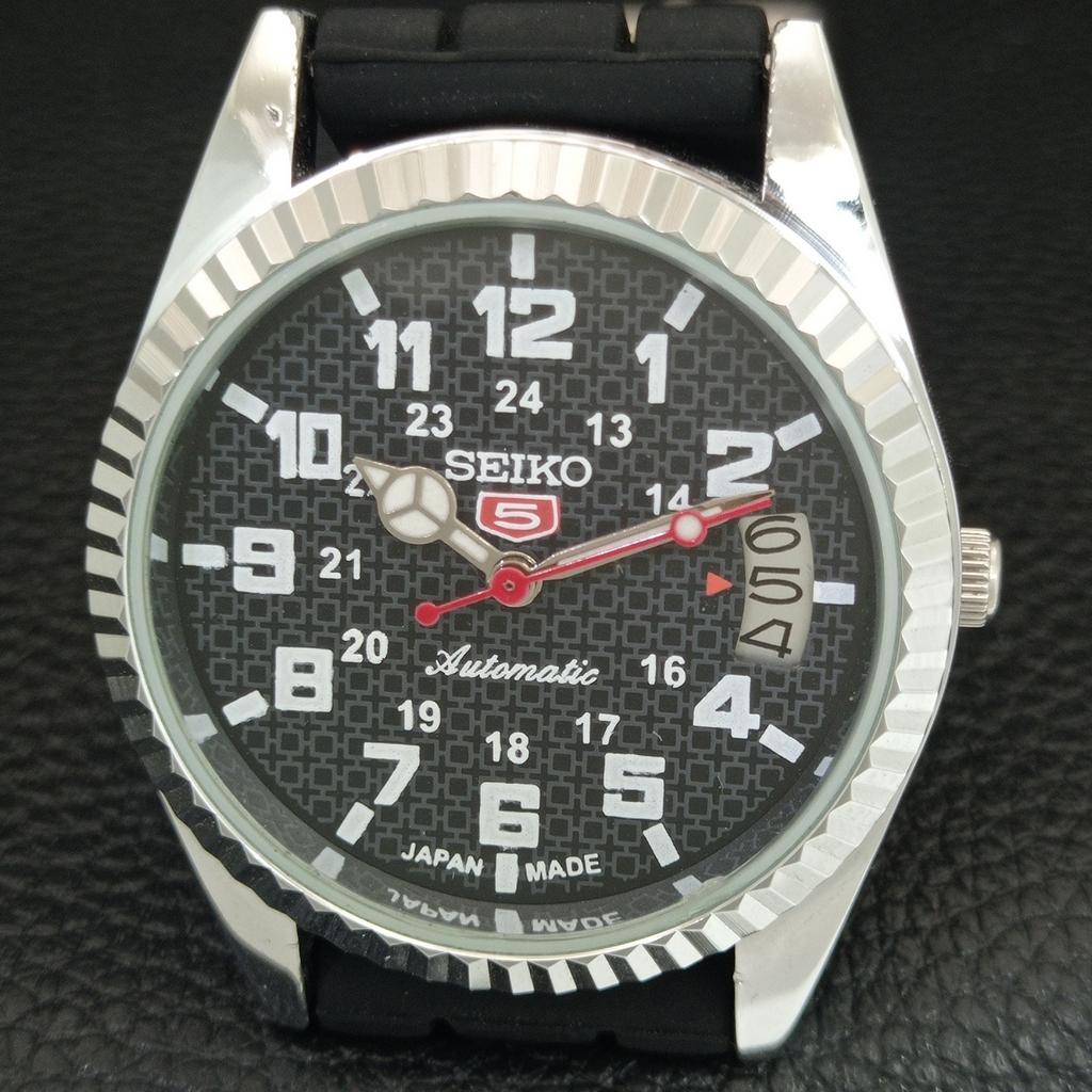 ЯПОНСКИЕ ВИНТАЖНЫЕ ОТРЕМОНТИРОВАННЫЕ АВТОМАТИЧЕСКИЕ МУЖСКИЕ ЧАСЫ SEIKO 5 С ЧЕРНЫМ ЦИФЕРБЛАТОМ a443967-1