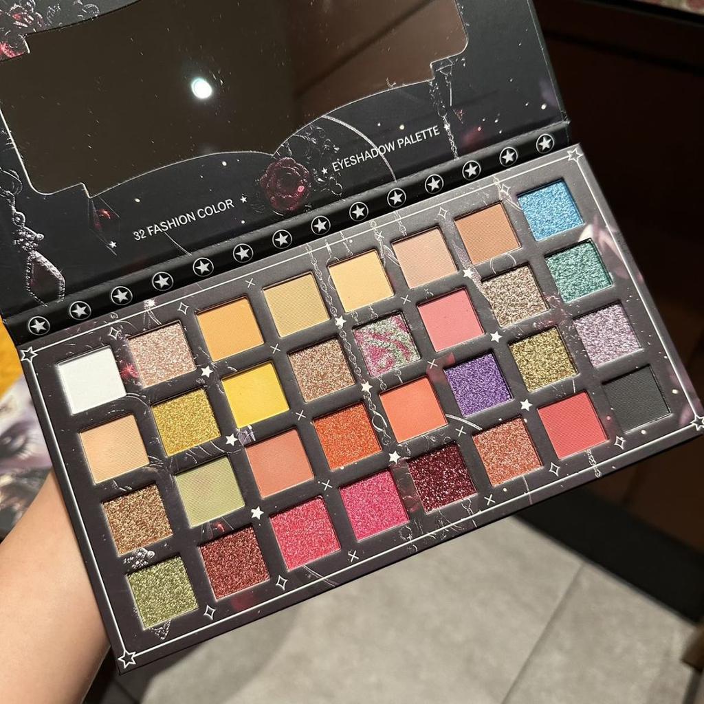 32 цвета землистый темный гот девушка картина маслом тени для век