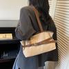 Сумки большой вместимости женские осенне-зимние универсальные 2025 новые простые сумки на плечо популярны в этом году, текстурированные сумки-тоут для поездок на работу