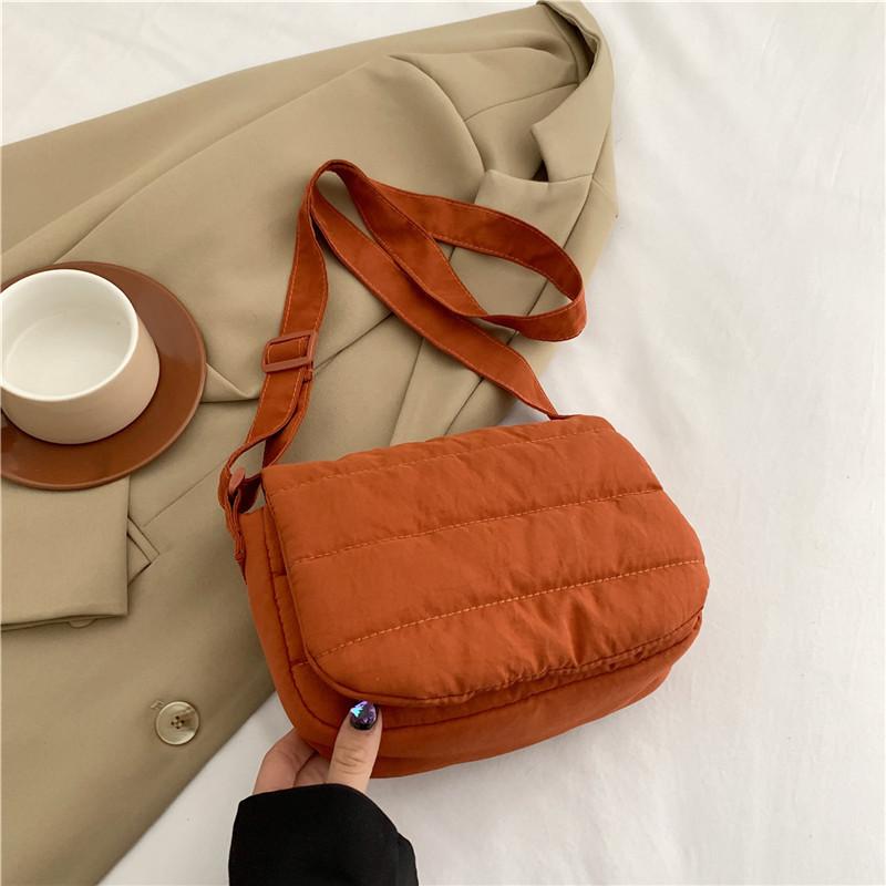 Вышитая нить Ранняя весна Однотонный Маленький Свежий Нежный Ленивый Ветер Простая Уменьшающая Возраст Сумка Через Плечо Маленькая Квадратная Сумка Для Девочек