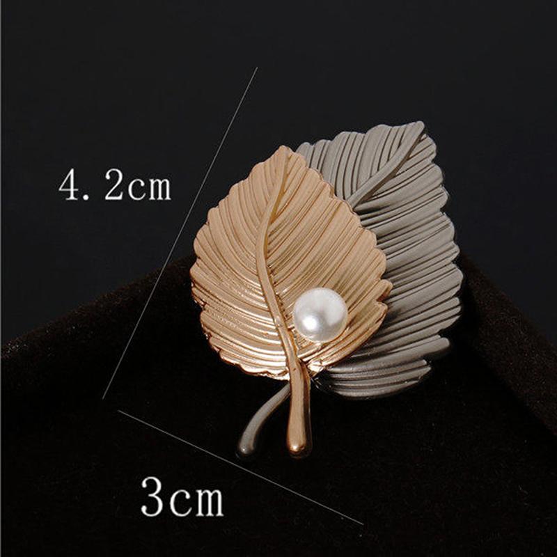 Maple Leaf Brooch Metal Vintage Women Charming Exquisite Collar Lapel Pin Gift