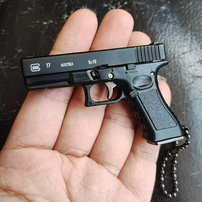 1:3 G17 Миниатюрный полусплавный пистолет Модель Съемный металлический игрушечный пистолет Брелок Сумка Подвеска Украшения Детская игрушка