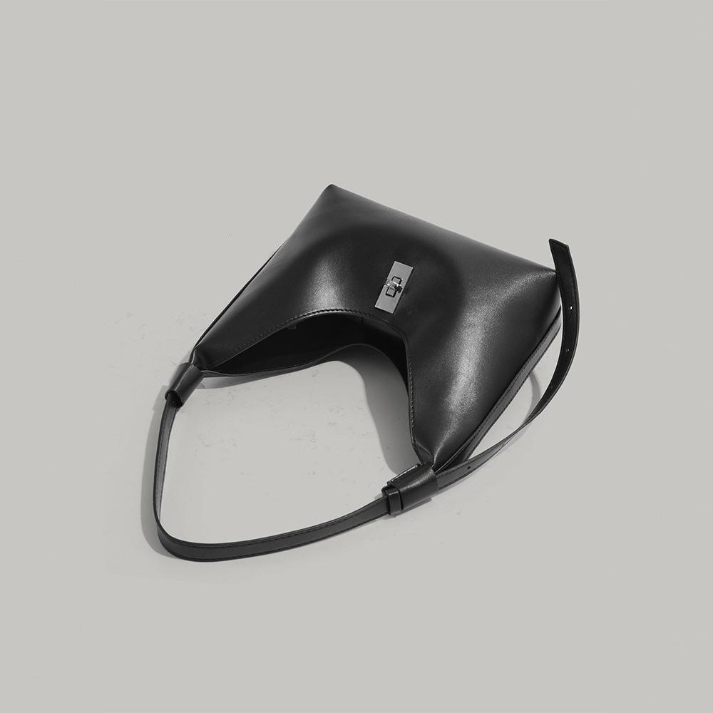 Niche high-end handbag for trendy and cool girls, 2025 new crescent bag, fashionable and versatile shoulder and underarm bag