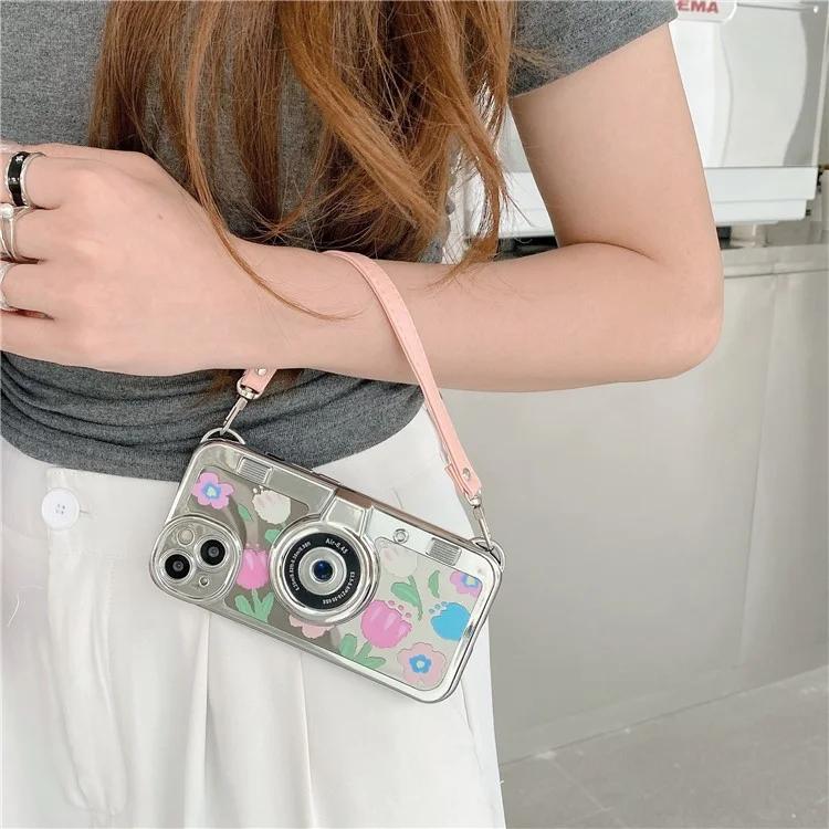 Для iPhone 14 Plus чехол с гальваническим покрытием, цветочный узор, дизайн камеры, чехол для телефона из ТПУ с ремешком-тоут - розовый цветок