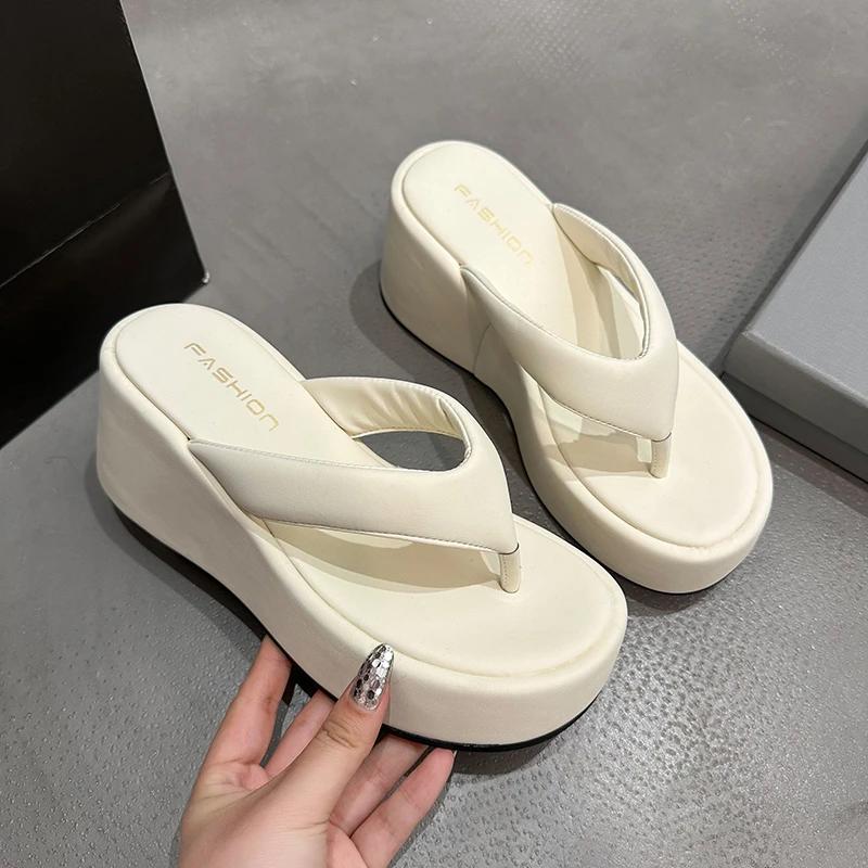 Леопардовые женские шлепанцы на платформе с перемычкой между пальцами, на танкетке, летние шлепки, повседневная обувь на толстой подошве в уличном стиле