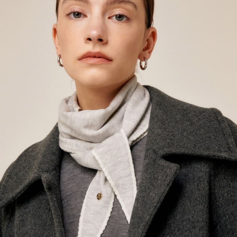 Saint Luxure 100% Wool Triangle Petite Muffler Light Gray