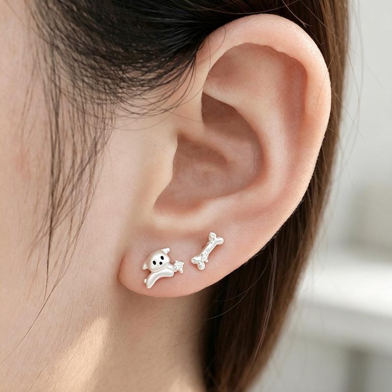 925 Sterling Silver Cartoon Puppy Chasing Bone Stud Earrings Female Niche Design Earrings Cute Girl Sweet Cool Style Earrings
