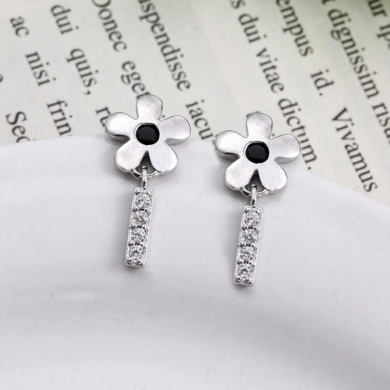 Long Black Zircon Flower Earrings, Streaming Sweet And Cool Spice Girl Wind One-Word Petals, Small Daisy Stud Earrings, Women'S Models