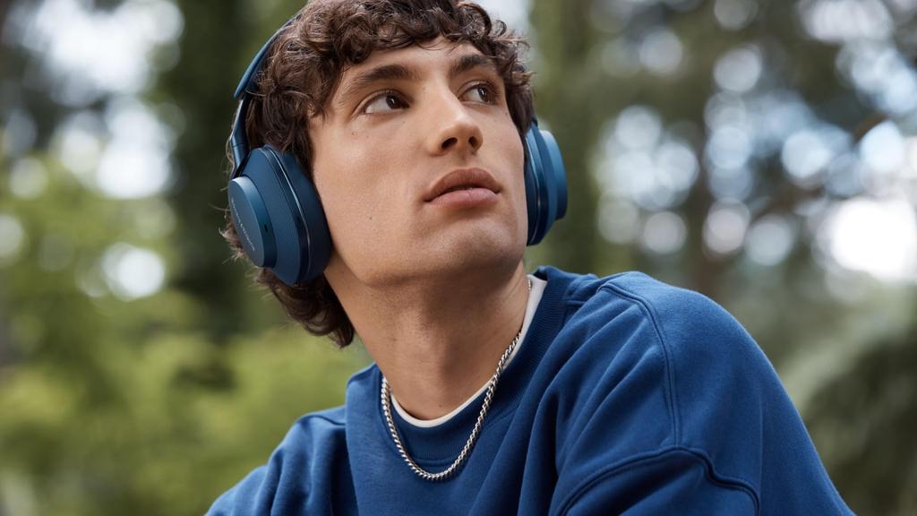 Bowers Wilkins Noise Canceling Wireless Headphones Ocean Blue & Over-Ear Px7S2E/OB