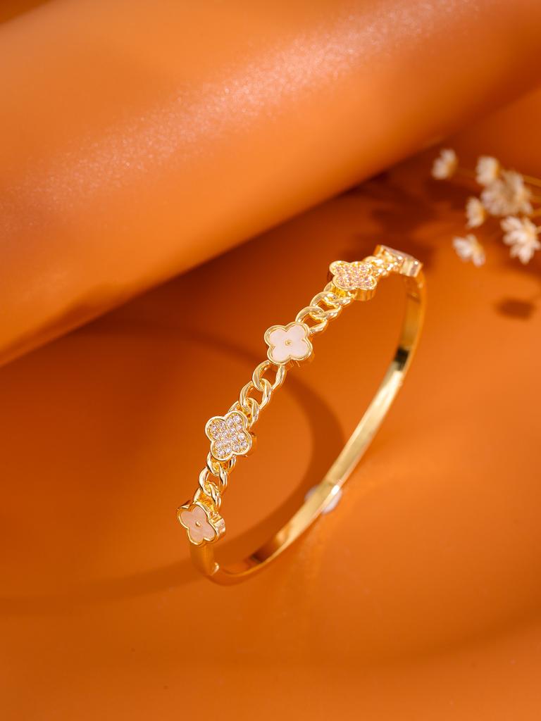 Four Leaf Clover Flower Bracelet Hollowed Out, Light Luxury, Fashionable, High-end Temperament, Women's Bracelet