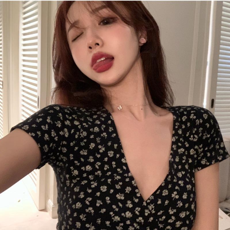 Women's  Summer Retro Floral V-Neck Slim Fit Crop Top T-Shirt KTB