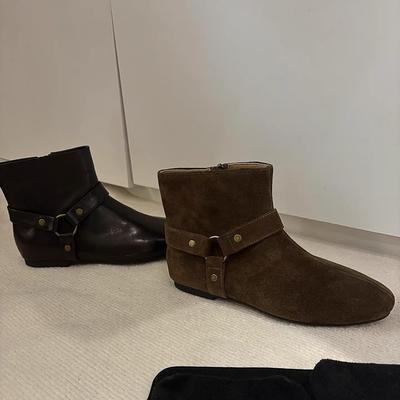 Версия из коровьей кожи ~ Корейская версия ботинок челси с круглым носком и плоской пряжкой на ремне, женские 2025 осень и зима, универсальные облегающие ботинки