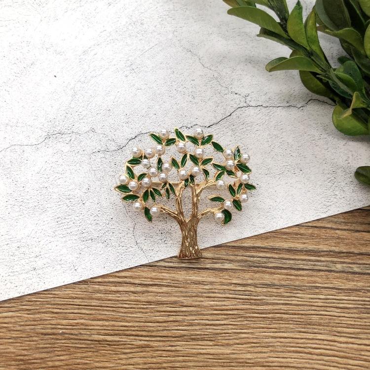 Forest Retro Fairy Tale Versatile Brooch Bee Pearl Temperament Brooch Pin Coat with Accessories