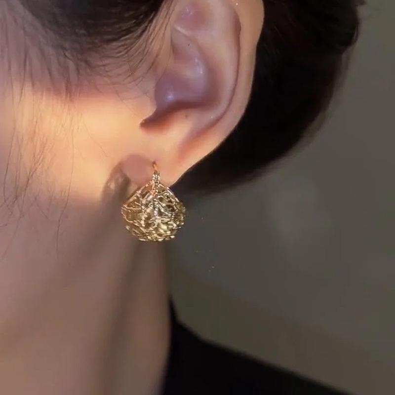 Серьги-кольца Huitan Gold Color Hollow Hoop для женщин, новый дизайн, темпераментные женские аксессуары для ушей, свадебная вечеринка, модные украшения