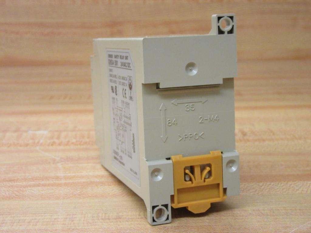 Omron G9SA-301 AC/DC24 Блок реле безопасности