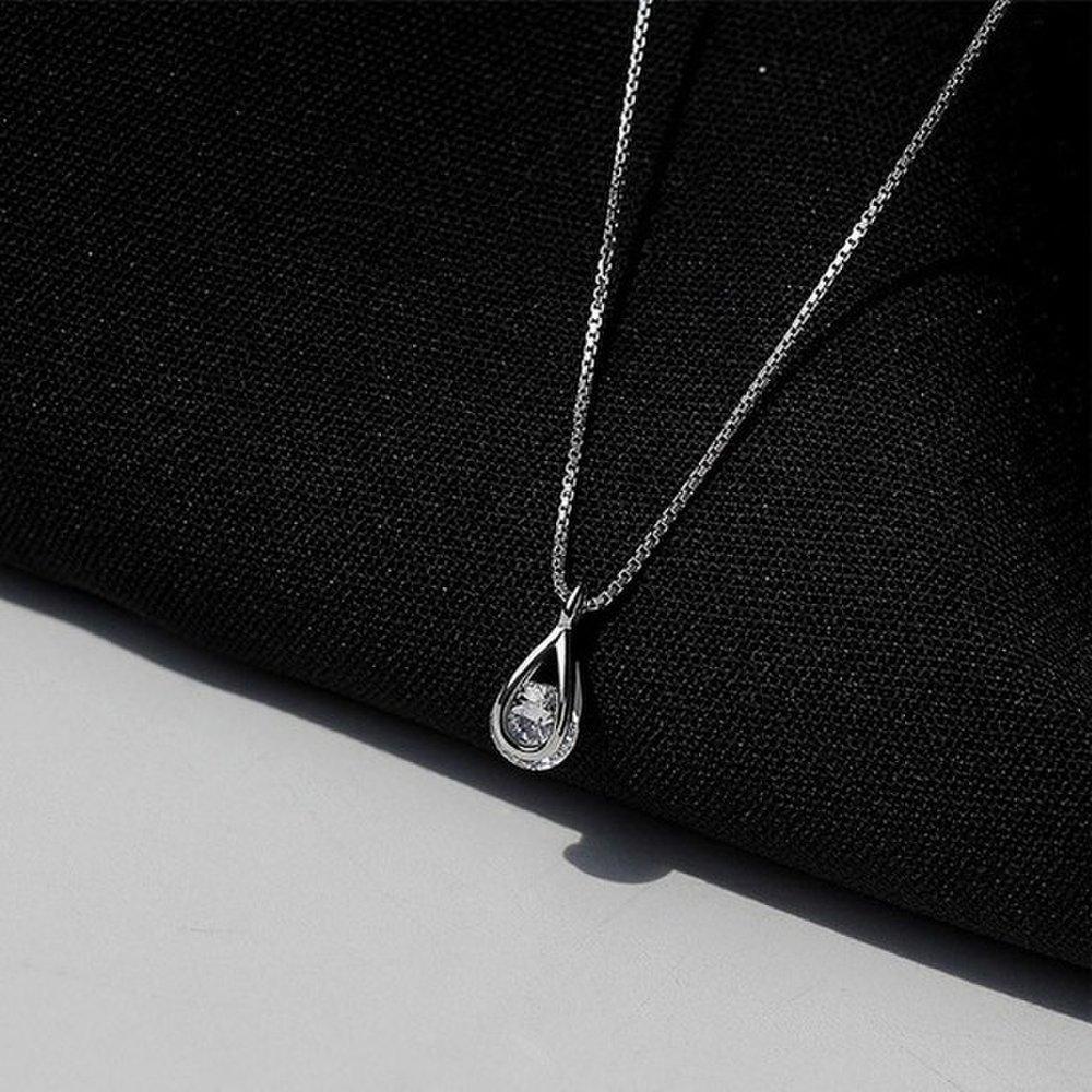 A stylish necklace with a pretty water drop detail and a pretty pendant detail that stands out on its own.