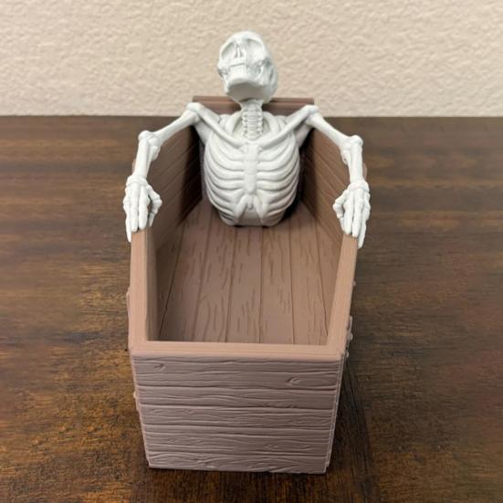 Готический держатель для конфет на Хэллоуин, коробка для конфет в форме гроба с 3D фигуркой скелета, жуткая настольная конфетница, маленький сервировочный поднос для угощений на Хэллоуинской вечеринке