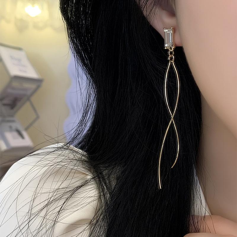 Minimalist Cross Curve Drop Ear Clips Gold Color Slim Long Tassel Clip on Earrings for Female Women Non Pierced Jewelry